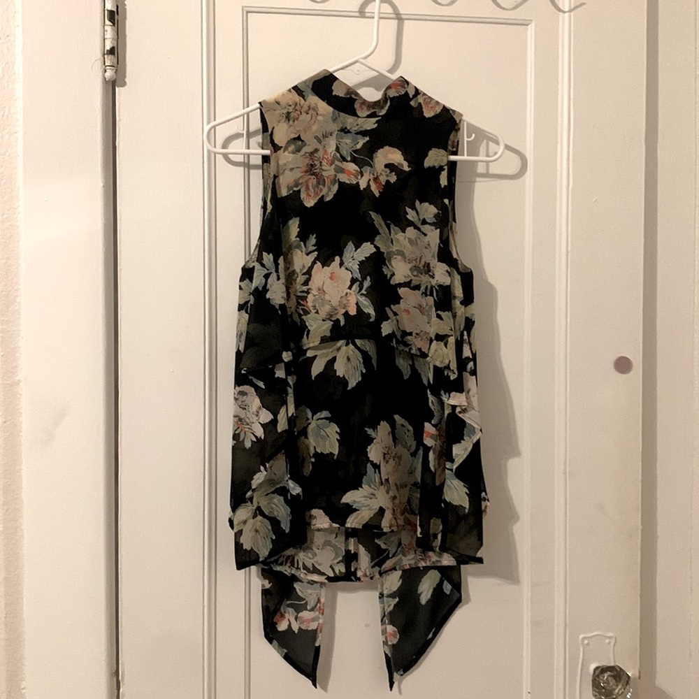 Sleeveless blouse